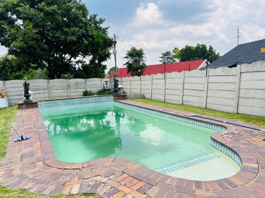 4 Bedroom Property for Sale in Brackendowns Gauteng