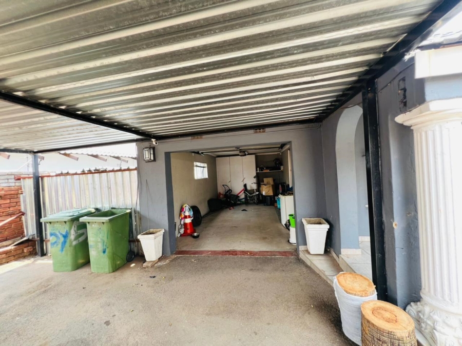 4 Bedroom Property for Sale in Brackendowns Gauteng