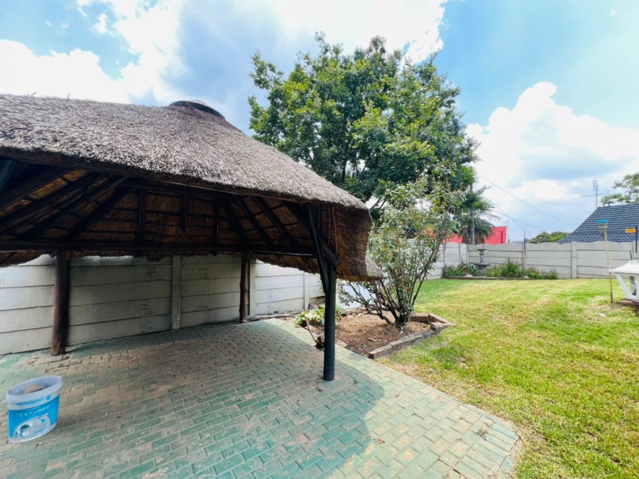 4 Bedroom Property for Sale in Brackendowns Gauteng