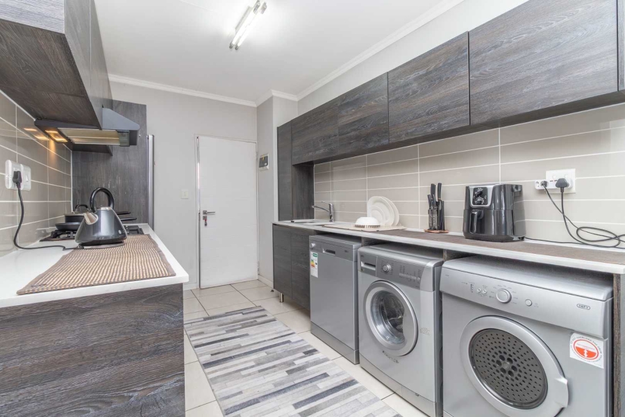 1 Bedroom Property for Sale in Olivedale Gauteng