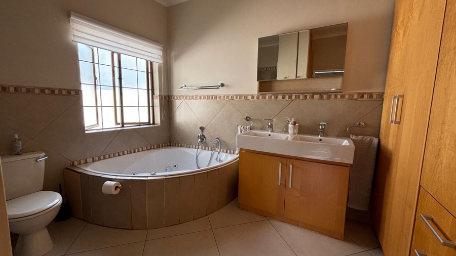 2 Bedroom Property for Sale in Norwood Gauteng
