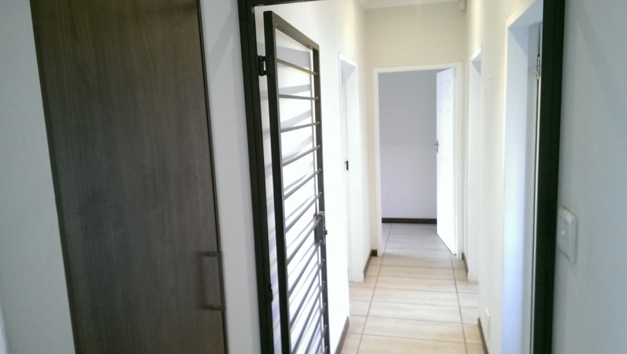 To Let 3 Bedroom Property for Rent in Rembrandt Park Gauteng