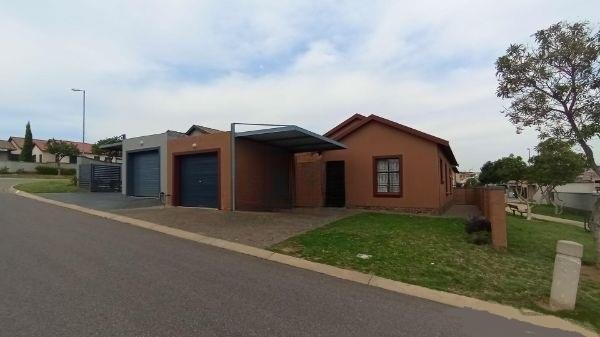 3 Bedroom Property for Sale in Kosmosdal Gauteng