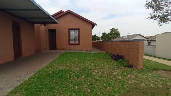 3 Bedroom Property for Sale in Kosmosdal Gauteng