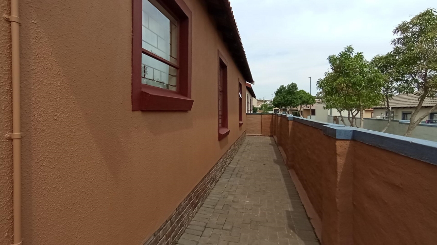 3 Bedroom Property for Sale in Kosmosdal Gauteng