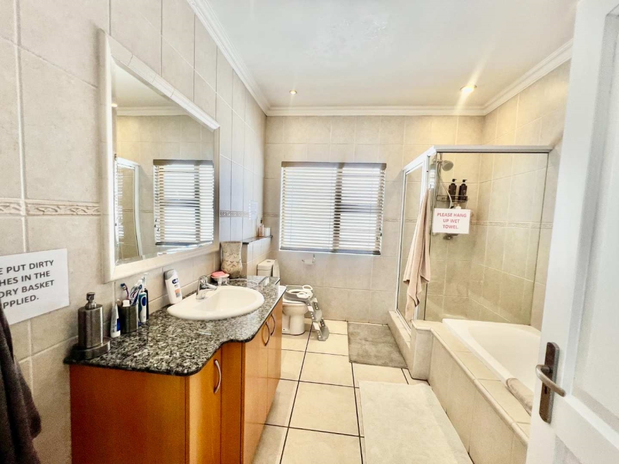 To Let 4 Bedroom Property for Rent in Bedfordview Gauteng