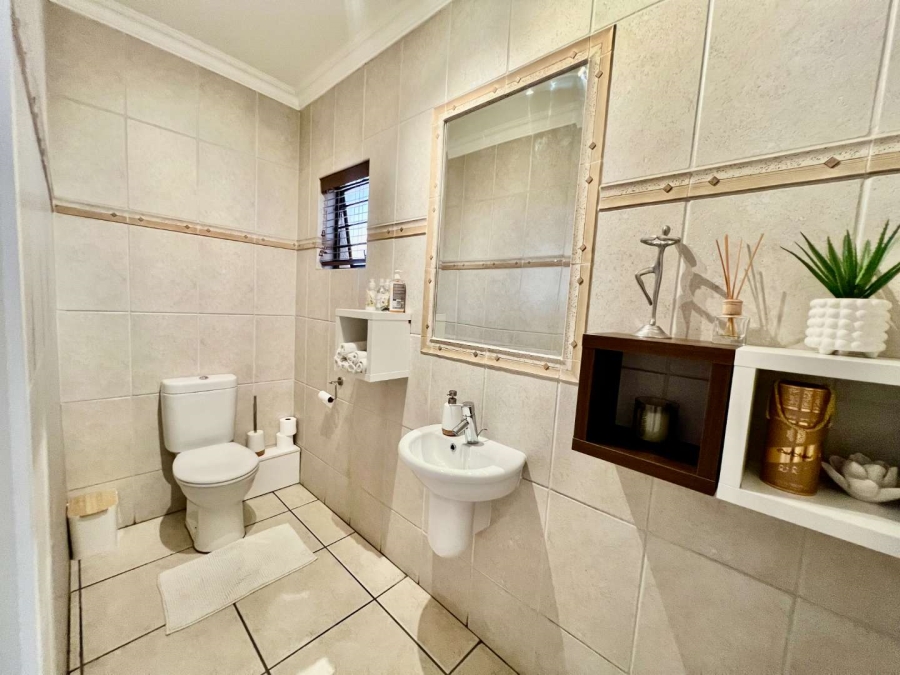 To Let 4 Bedroom Property for Rent in Bedfordview Gauteng