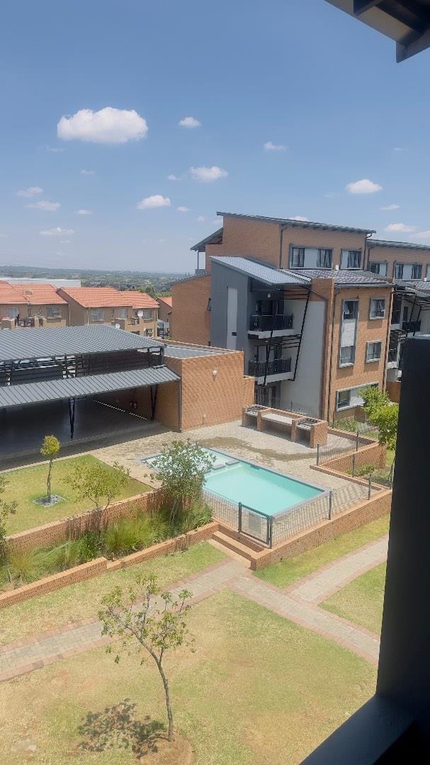 To Let 2 Bedroom Property for Rent in Waterfall Gauteng