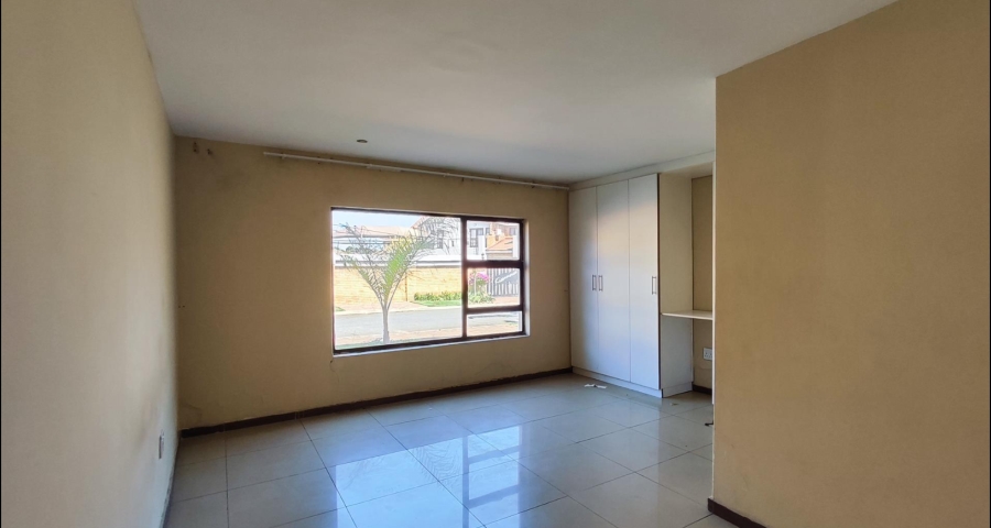 7 Bedroom Property for Sale in Sonneveld Gauteng