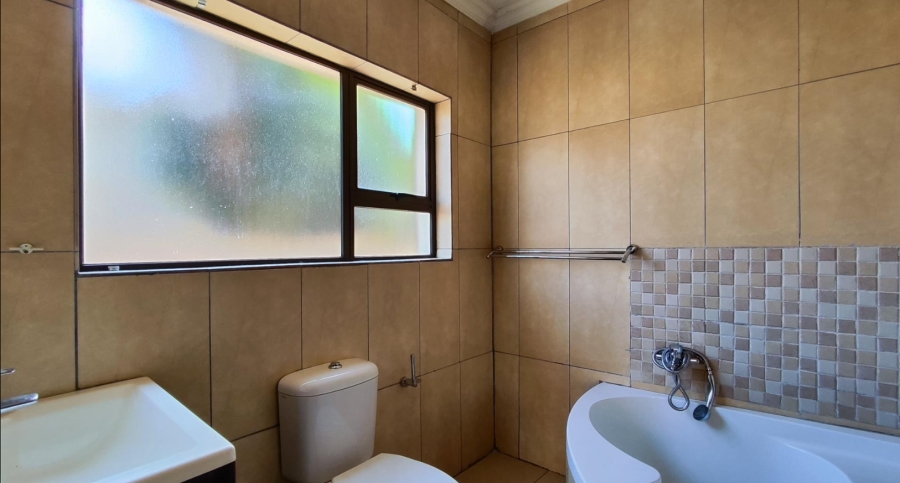 7 Bedroom Property for Sale in Sonneveld Gauteng