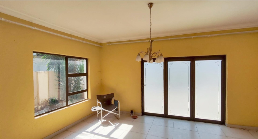 7 Bedroom Property for Sale in Sonneveld Gauteng