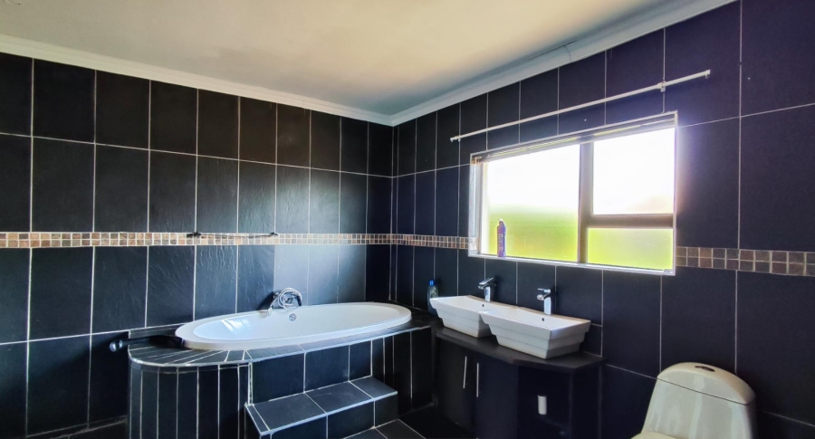 7 Bedroom Property for Sale in Sonneveld Gauteng