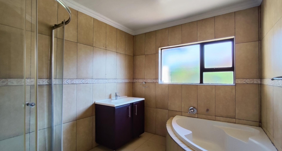 7 Bedroom Property for Sale in Sonneveld Gauteng