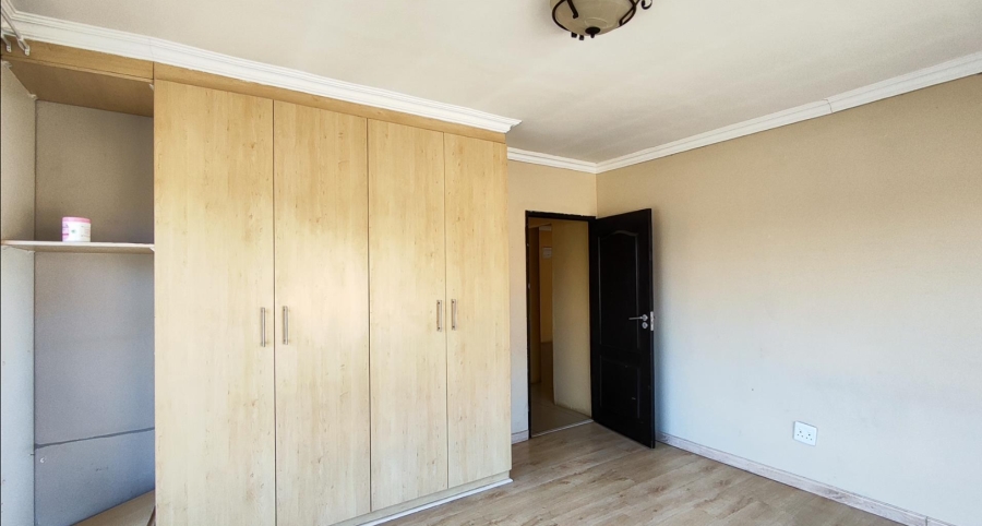 7 Bedroom Property for Sale in Sonneveld Gauteng