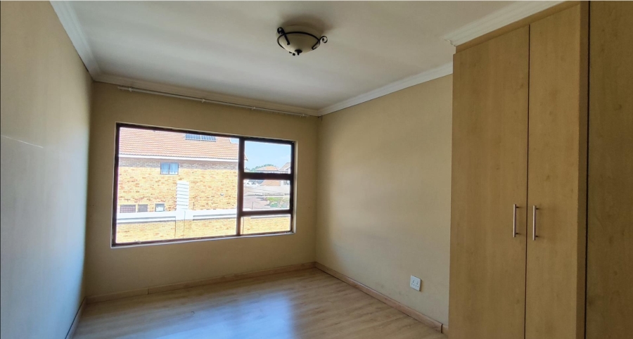 7 Bedroom Property for Sale in Sonneveld Gauteng