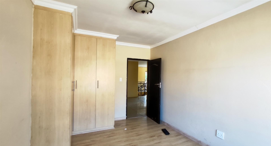 7 Bedroom Property for Sale in Sonneveld Gauteng