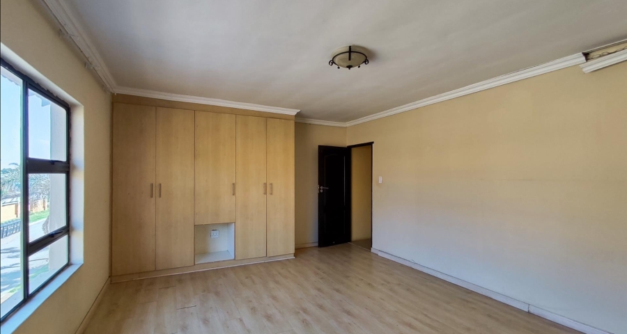 7 Bedroom Property for Sale in Sonneveld Gauteng