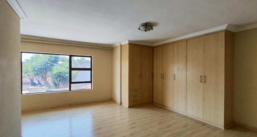 7 Bedroom Property for Sale in Sonneveld Gauteng