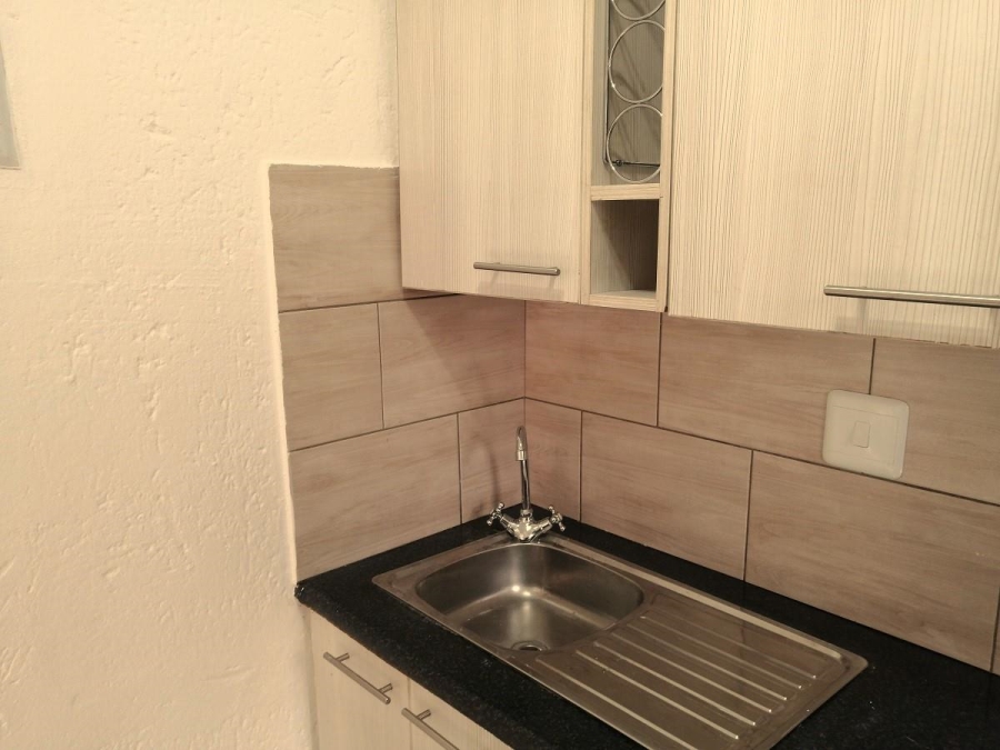 To Let 1 Bedroom Property for Rent in Morningside Manor Gauteng