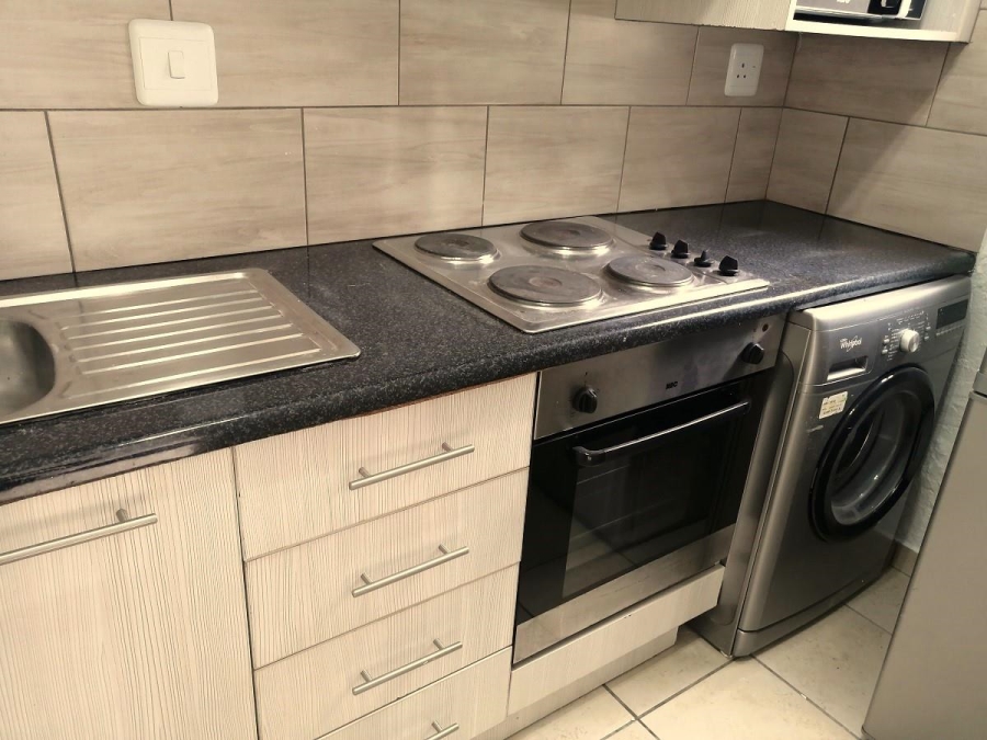 To Let 1 Bedroom Property for Rent in Morningside Manor Gauteng