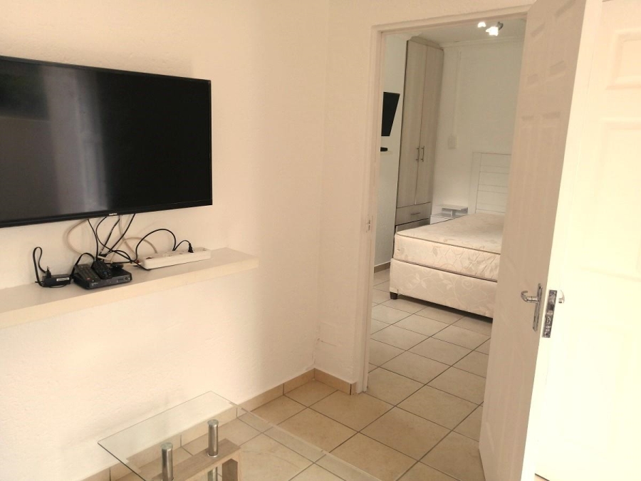 To Let 1 Bedroom Property for Rent in Morningside Manor Gauteng