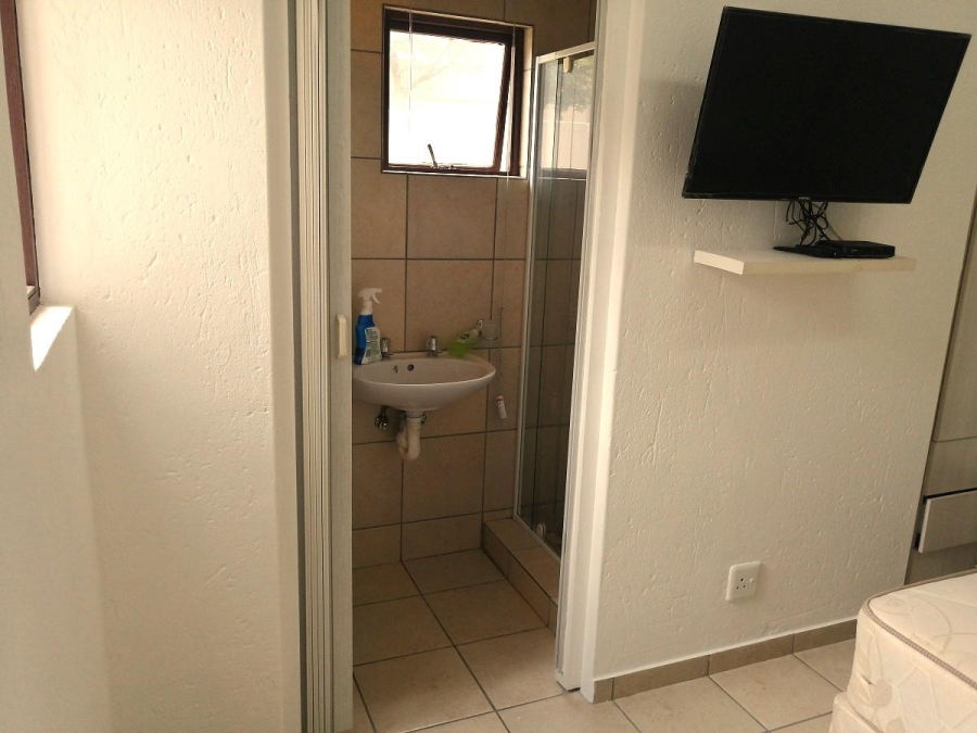 To Let 1 Bedroom Property for Rent in Morningside Manor Gauteng