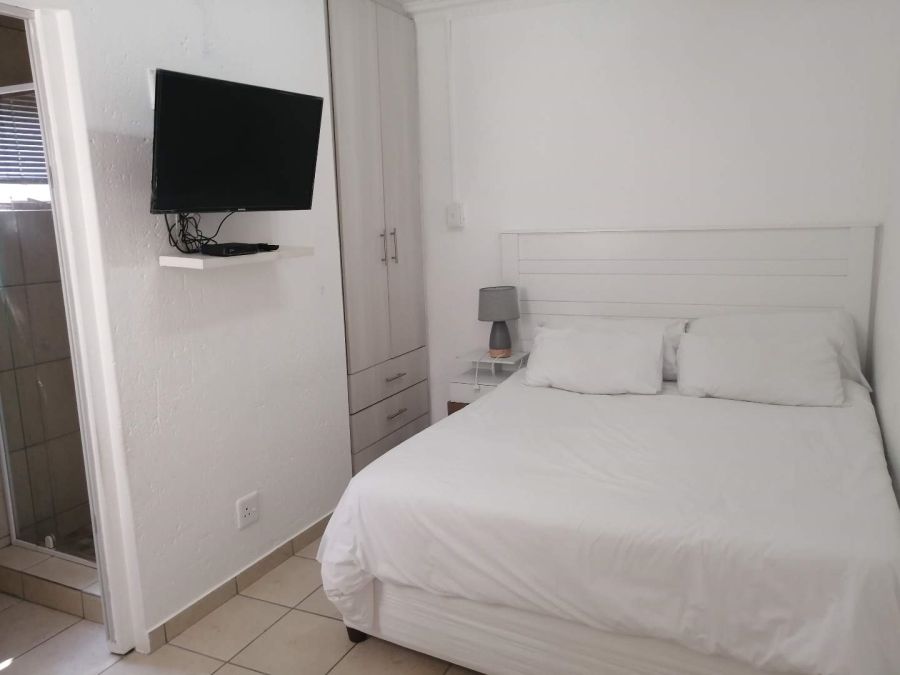 To Let 1 Bedroom Property for Rent in Morningside Manor Gauteng
