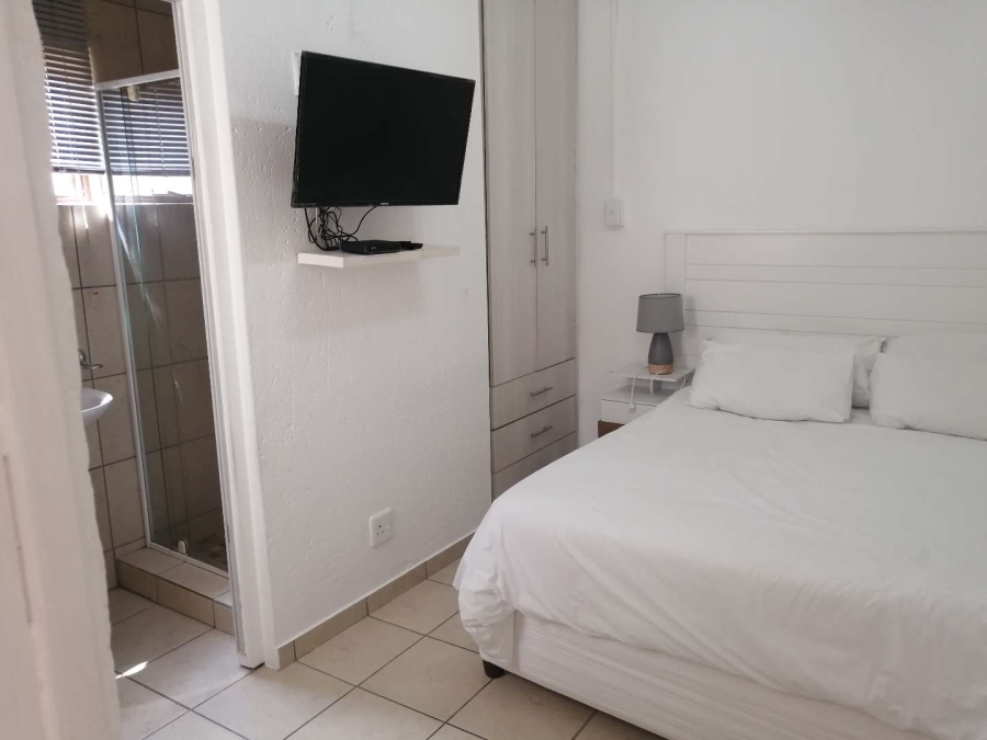 To Let 1 Bedroom Property for Rent in Morningside Manor Gauteng