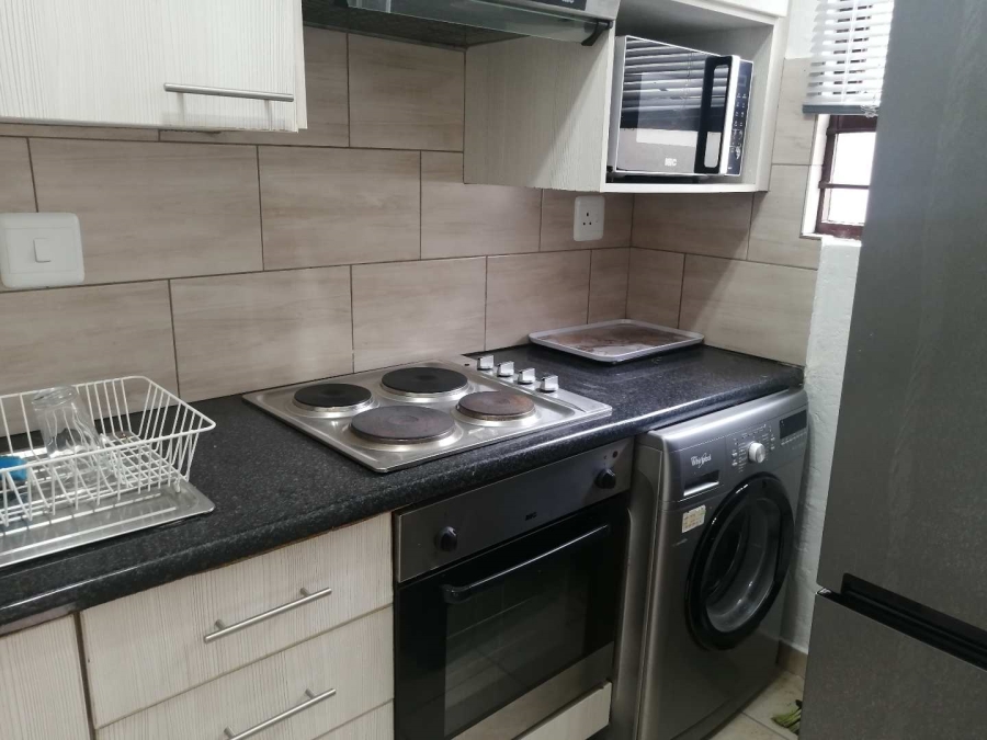 To Let 1 Bedroom Property for Rent in Morningside Manor Gauteng
