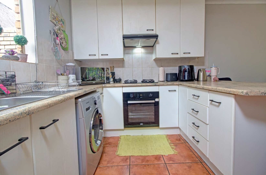 2 Bedroom Property for Sale in Wilgeheuwel Gauteng