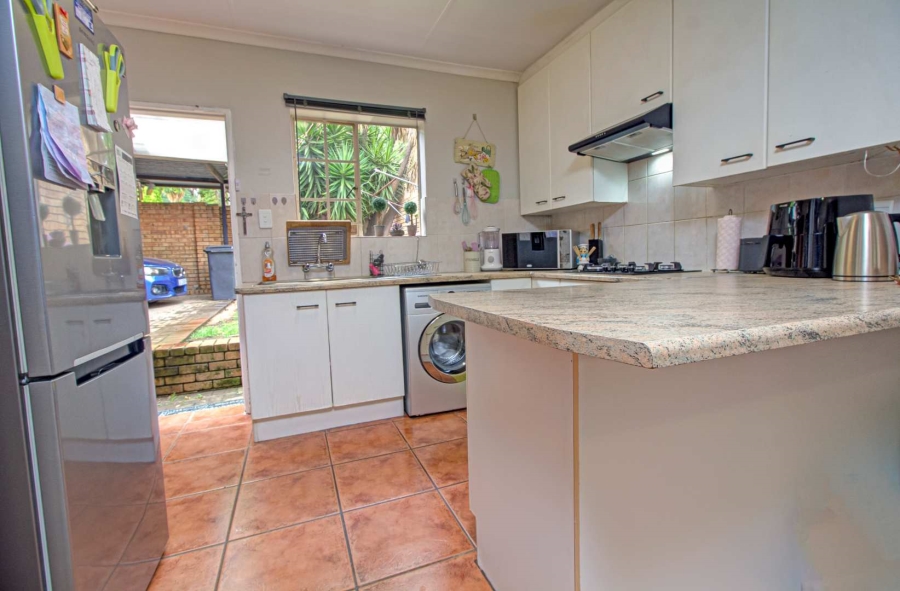 2 Bedroom Property for Sale in Wilgeheuwel Gauteng