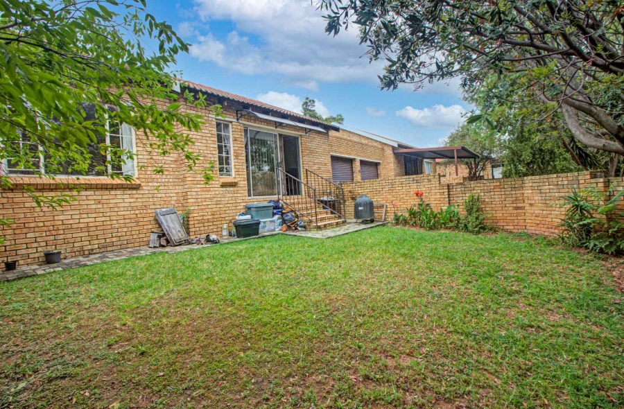 2 Bedroom Property for Sale in Wilgeheuwel Gauteng