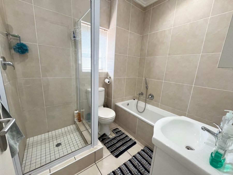 2 Bedroom Property for Sale in Barbeque Downs Gauteng