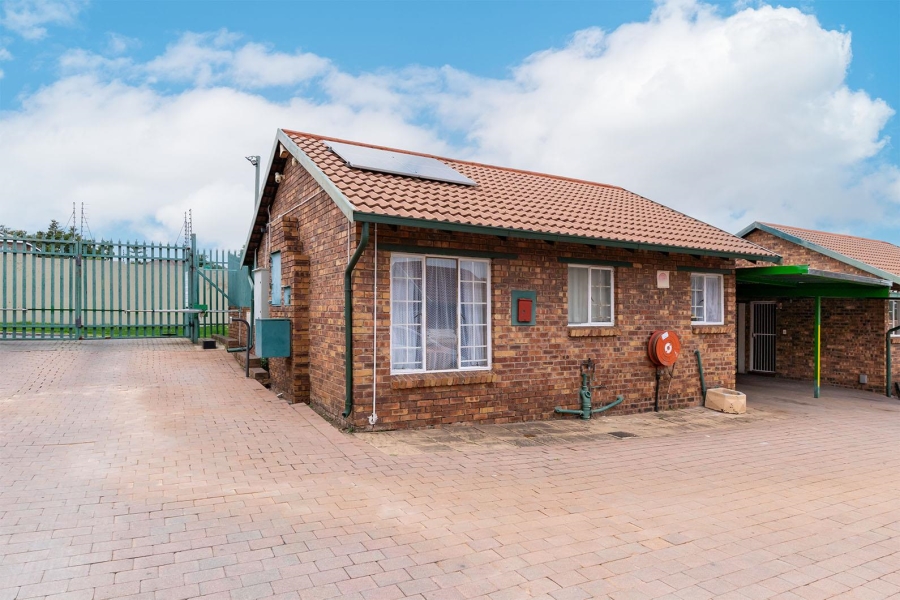 2 Bedroom Property for Sale in Birchleigh Gauteng