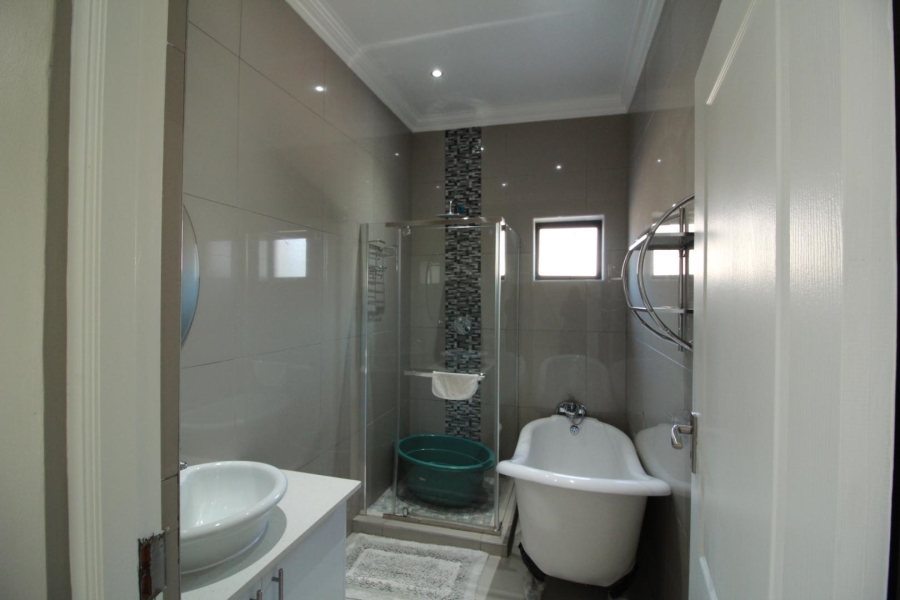 3 Bedroom Property for Sale in Blue Valley Golf Estate Gauteng