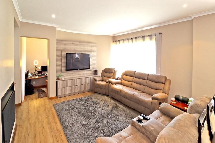 4 Bedroom Property for Sale in Blue Valley Golf Estate Gauteng