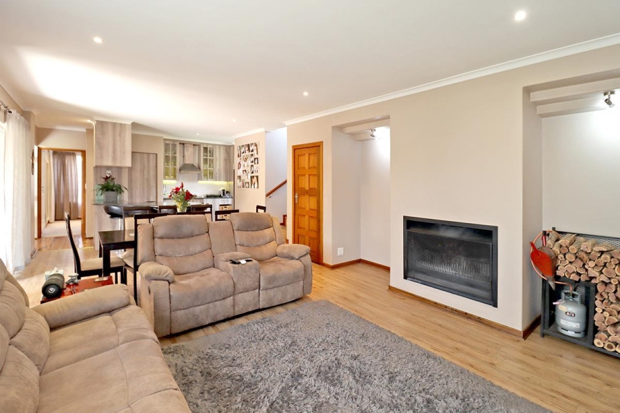 4 Bedroom Property for Sale in Blue Valley Golf Estate Gauteng