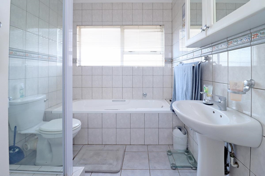 4 Bedroom Property for Sale in Blue Valley Golf Estate Gauteng