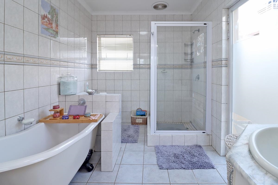 4 Bedroom Property for Sale in Blue Valley Golf Estate Gauteng