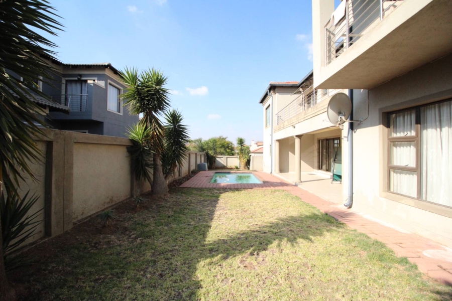 4 Bedroom Property for Sale in Blue Valley Golf Estate Gauteng