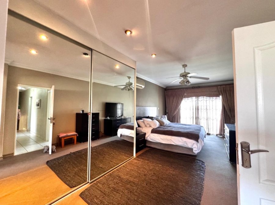 4 Bedroom Property for Sale in Glenvista Gauteng