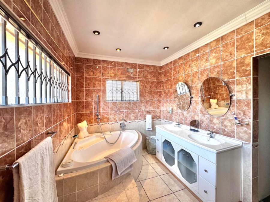 4 Bedroom Property for Sale in Glenvista Gauteng