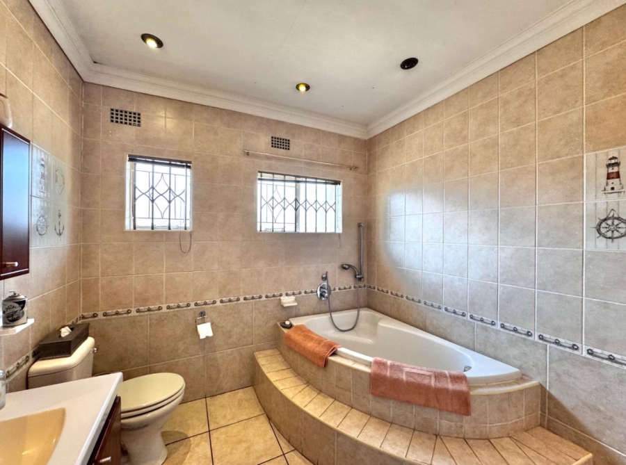 4 Bedroom Property for Sale in Glenvista Gauteng