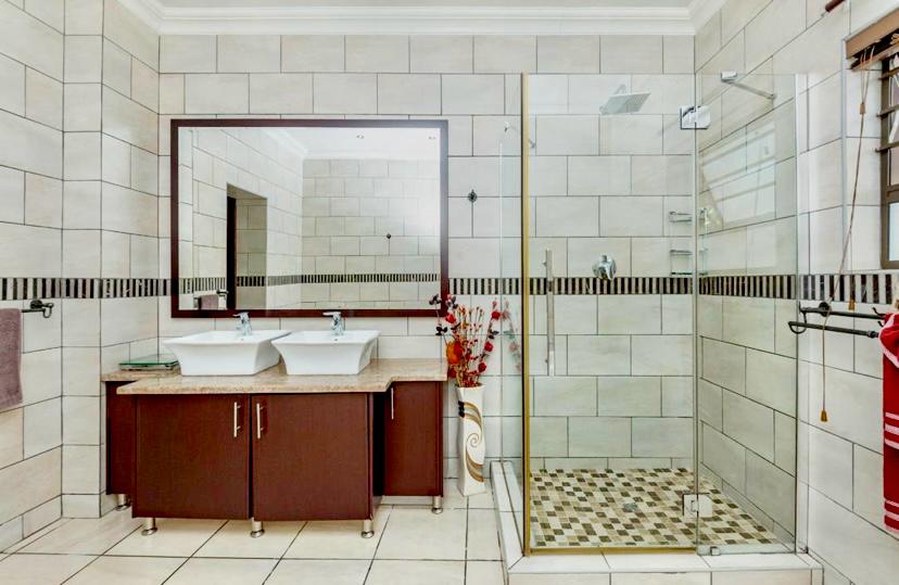 6 Bedroom Property for Sale in Lambton Gauteng