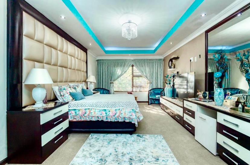 6 Bedroom Property for Sale in Lambton Gauteng