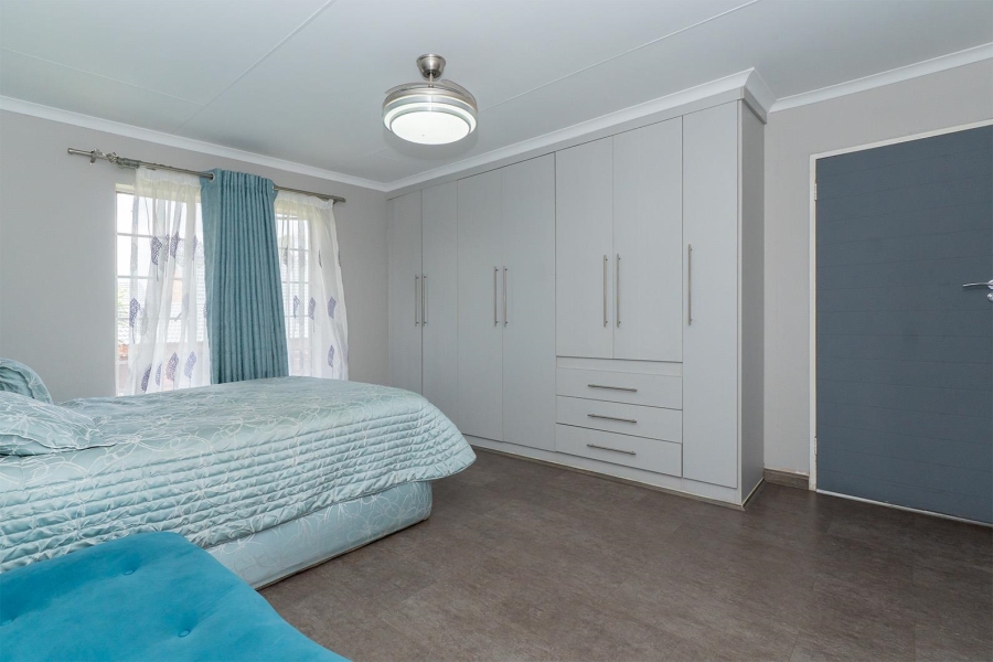 4 Bedroom Property for Sale in Van Riebeeck Park Gauteng