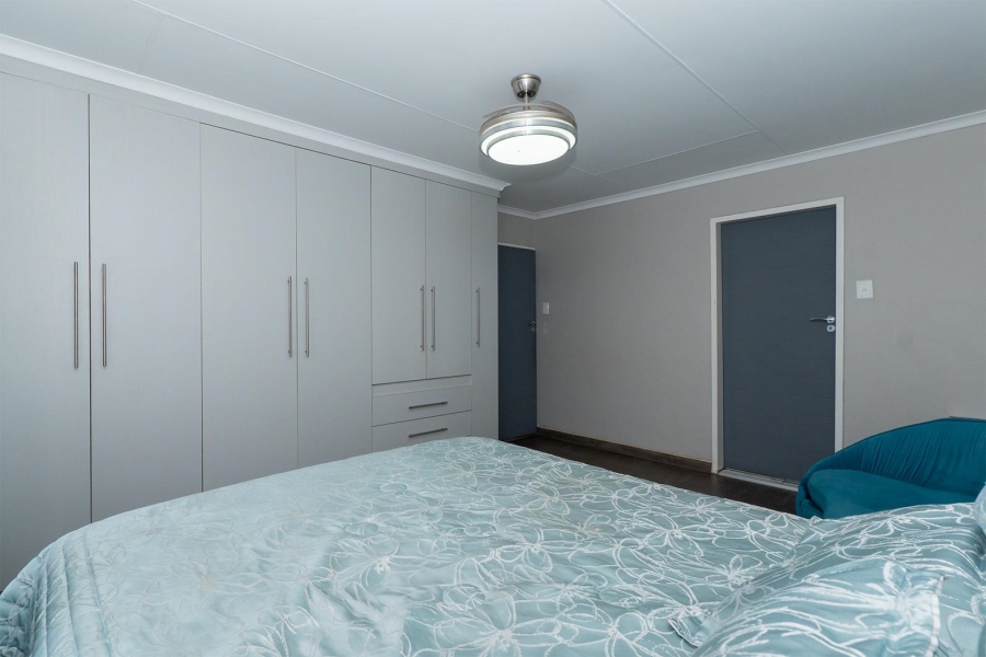 4 Bedroom Property for Sale in Van Riebeeck Park Gauteng