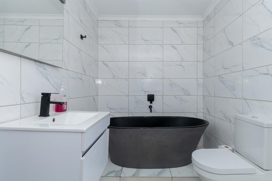 4 Bedroom Property for Sale in Van Riebeeck Park Gauteng