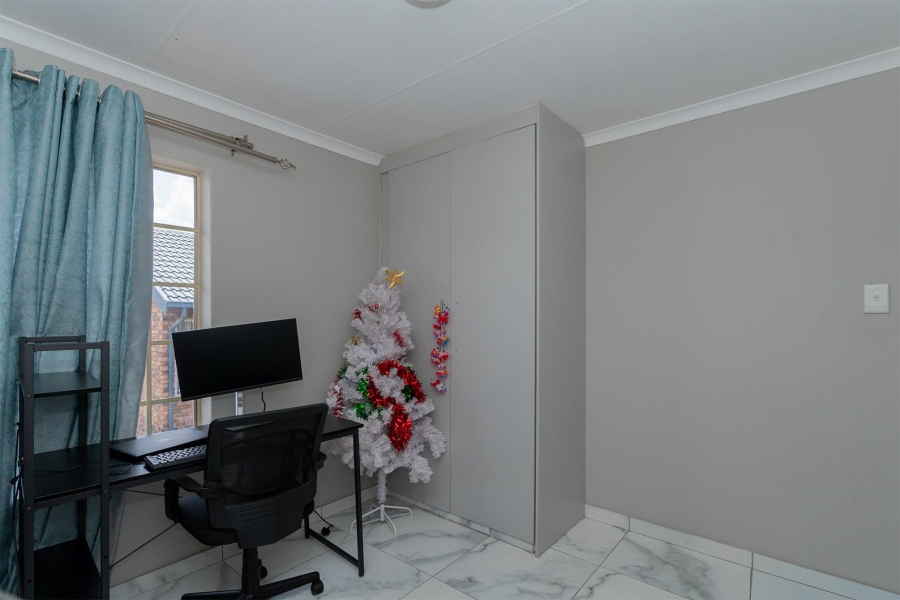 4 Bedroom Property for Sale in Van Riebeeck Park Gauteng