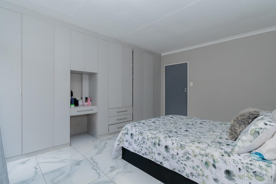 4 Bedroom Property for Sale in Van Riebeeck Park Gauteng